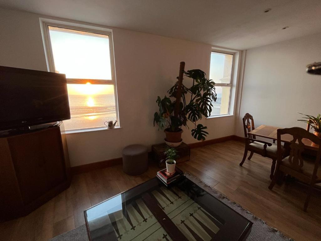 Sea Front Apartment *